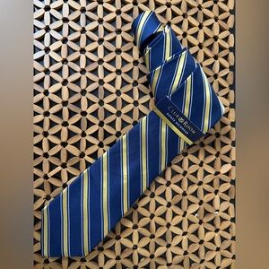 NEW Club Room Men's Silk Neck Tie Blue, Shimmer Yellow, And White Striped